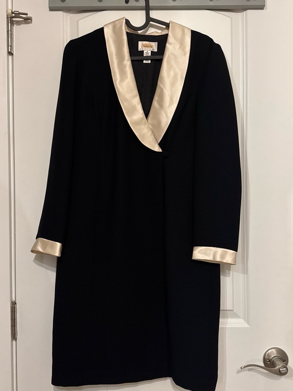 Talbots Black Robe with Cream Satin Shawl Collar